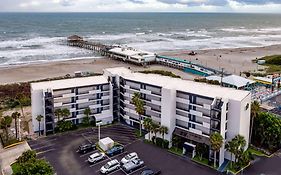 La Quinta By Wyndham Cocoa Beach Oceanfront Exterior photo