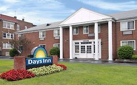Days Inn By Wyndham Cleveland Lakewood Exterior photo