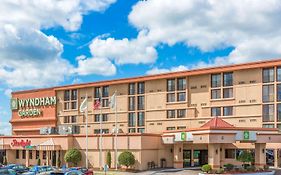 Wyndham Garden Hotel Newark Airport Exterior photo