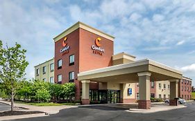 Comfort Suites Speedway - Kansas City Exterior photo