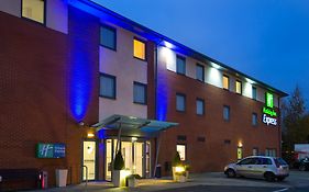 Holiday Inn Express Bedford, An Ihg Hotel Exterior photo