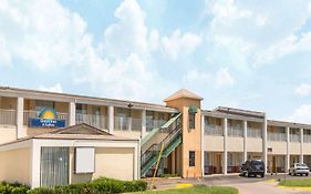 Days Inn & Suites By Wyndham Wichita East Exterior photo