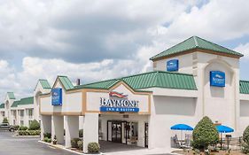 Baymont By Wyndham Greensboro/Coliseum Hotel Exterior photo