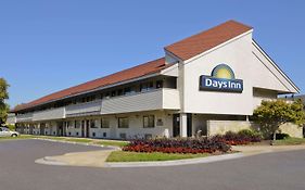 Days Inn By Wyndham Overland Park Exterior photo