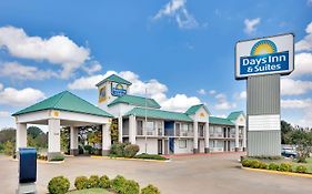 Days Inn & Suites By Wyndham Bentonville Exterior photo