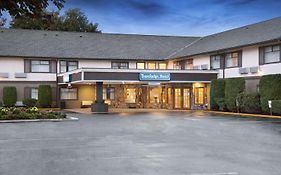 Travelodge Hotel By Wyndham Chilliwack Exterior photo