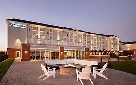 Wyndham Newport Hotel Middletown Exterior photo