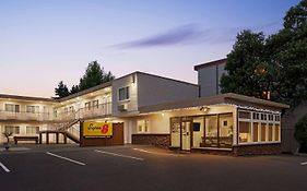 Super 8 By Wyndham Courtenay Hotel Exterior photo