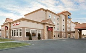 Days Inn & Suites By Wyndham Edmonton Airport Leduc Exterior photo