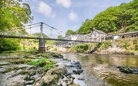 The Chainbridge Hotel Llangollen Exterior photo