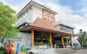 Burza Hotel Yogyakarta Exterior photo