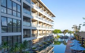 Golden Tulip Pattaya Beachfront Resort Exterior photo