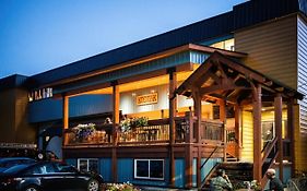 The Raging Elk Adventure Lodging Hotel Fernie Exterior photo