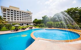 Sun-N-Sand Shirdi Hotel Exterior photo