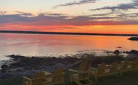 Whispering Waves Cottages Shelburne Exterior photo