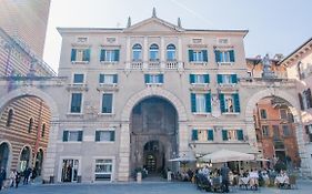 Domus Nova Palace - Italian Homing Hotel Verona Exterior photo