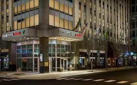 Courtyard Chicago Downtown/Magnificent Mile Hotel Exterior photo