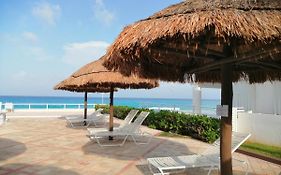 Brisas Beachfront Studios In Hotel Zone Cancun Exterior photo