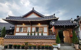 Beautiful House Hotel Jeonju Exterior photo