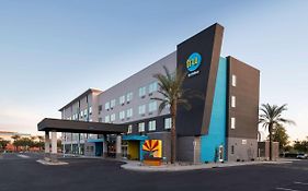 Tru By Hilton Phoenix Glendale Westgate Hotel Exterior photo