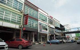 Oyo 90082 Red'S Hotel Bintulu Exterior photo