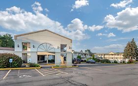 Quality Inn & Suites Vestal Binghamton Near University Exterior photo