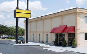 Super 8 By Wyndham Greensboro Exterior photo