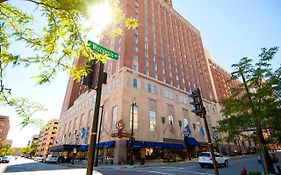 Hilton Milwaukee City Center Hotel Exterior photo