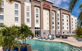 Hampton Inn & Suites Fort Myers-Colonial Boulevard Exterior photo