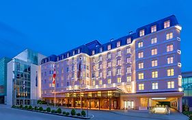 Sheraton Grand Salzburg Hotel Exterior photo