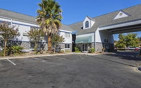 Quality Inn Fresno Yosemite Airport Exterior photo