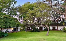 The Musketeers Lodge Bulawayo Exterior photo