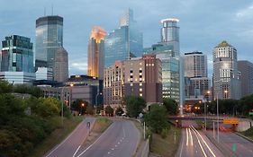 Hilton Garden Inn Minneapolis Downtown Exterior photo