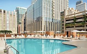 Hilton Grand Vacations Club Chicago Magnificent Mile Hotel Exterior photo