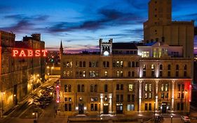 Brewhouse Inn And Suites Milwaukee Exterior photo