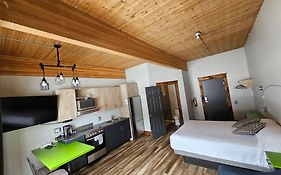 Lofts Hotel Gaspesie Sainte Anne des Monts Exterior photo