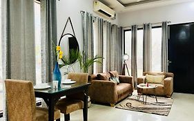 Bluo Modern 1Bhk - Dlf Galleria Apartment Gurgaon Exterior photo