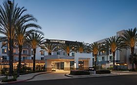 Courtyard Long Beach Airport Hotel Exterior photo