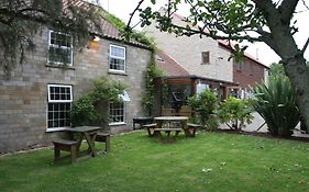 Cottage Lea'S Country Hotel & Restaurant Pickering Exterior photo