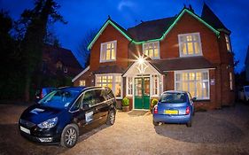 Gatwick Turret Guest House Horley Exterior photo