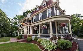 Carriage House Inn Fredericton Exterior photo