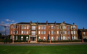 Clifton Arms Hotel Lytham St Annes Exterior photo