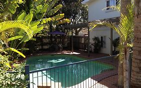 Coconut Palms On The Bay Aparthotel Hervey Bay Exterior photo