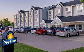 Days Inn & Suites By Wyndham Greeley Exterior photo