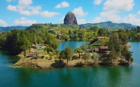 El Trebol Guest House Guatape Exterior photo