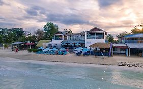 Blue Skies Beach Resort Negril Exterior photo