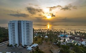 Sun N Sand Beach Resort Mombasa Exterior photo