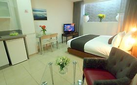 Sea Land Suites Tel Aviv Room photo