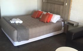 Thomas Lodge Motel Tocumwal Room photo