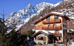 Hotel Chalet Joli Courmayeur Exterior photo